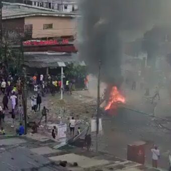 Protestos tomam as ruas de Camarões após Paul Biya, de 92 anos, declarar vitória em eleição contestada