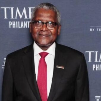 Aliko Dangote se torna o primeiro africano a atingir US$ 30 bilhões em patrimônio