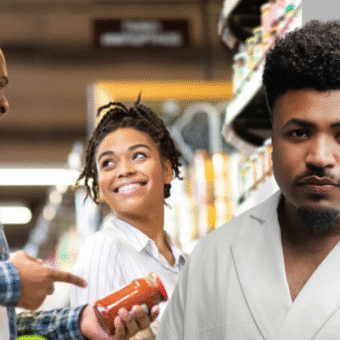 7 em cada 10 consumidores pretos veem melhora na publicidade, mas ainda não garante boas experiências, entenda: