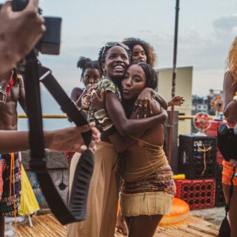 Clara Moneke entra para os bastidores da música como empresária de Amanda Sarmento