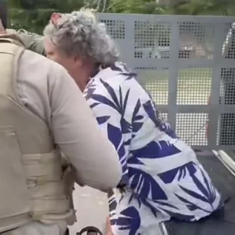 Mulher de 74 anos é presa após declarar ser “superior” a PM negro “em razão da raça”