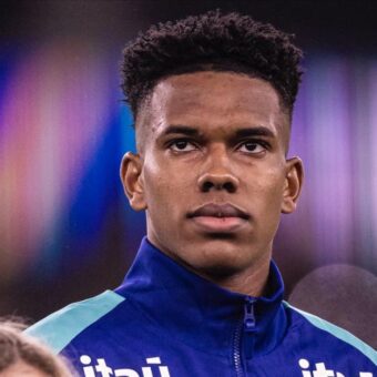 Estêvão sofre lesão grave na coxa e pode ficar fora da Copa do Mundo