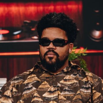 Amaro Freitas vence Prêmio Paul Acket 2026 e se torna o primeiro brasileiro homenageado