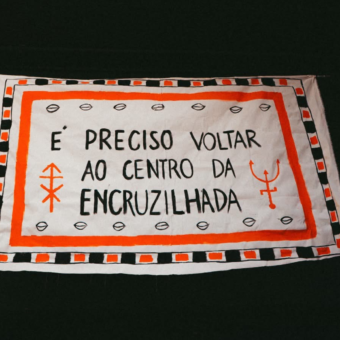 Surrealismo afro-indígena transforma a maior premiação de igualdade racial do mundo
