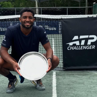 João Lucas Reis da Silva se torna primeiro tenista assumidamente gay a vencer um torneio em Roland Garros