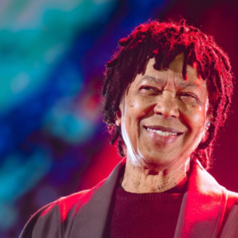 Djavan anuncia show extra em São Paulo da turnê comemorativa de 50 anos de carreira
