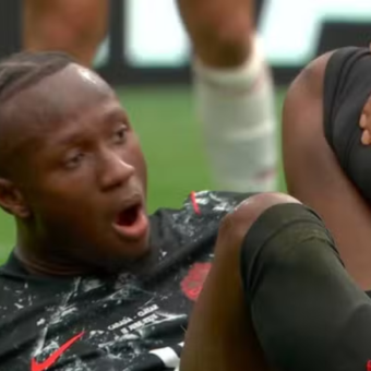 Jogador do Canadá sofre lesão grave durante goleada contra o Catar na Copa do Mundo