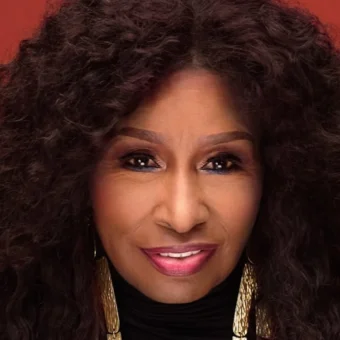 Chaka Khan emociona ao revisitar “Through The Fire” no COLORS
